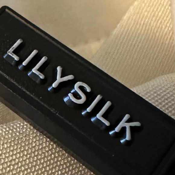 LILY SILK TIMELESS PLEATED WIDE-LEG DENSE SILK TROUSERS NEW W TAG - SIZE 2 WHITE - Picture 8 of 9